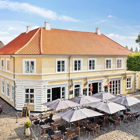 Pa Torvet Aparthotel 3*